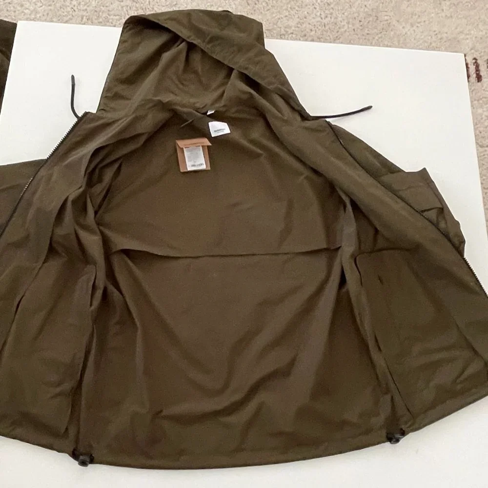 Burberry Everton Nylon Men's hooded Jacket, size 50,‎ 40 US, Oversized styling